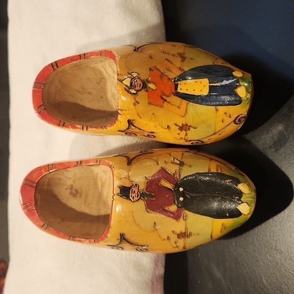 Wooden Dutch shoes - Picture 1 of 4